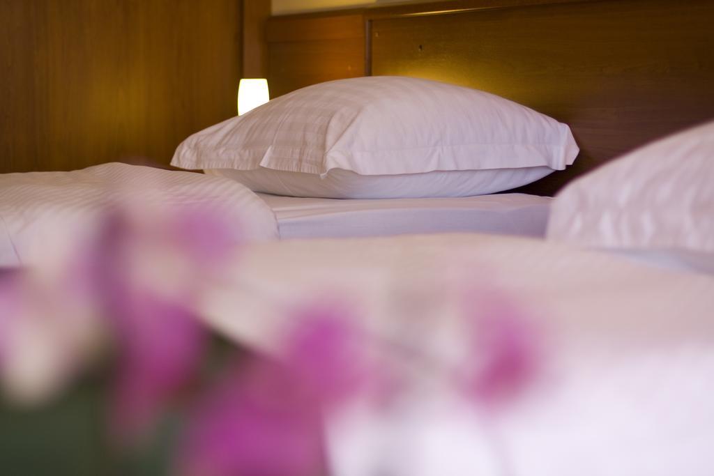 Hotel Zvonimir Otocsán Szoba fotó