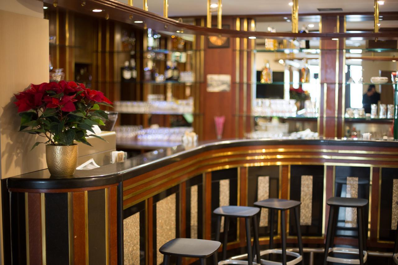 Hotel Zvonimir Otocsán Kültér fotó