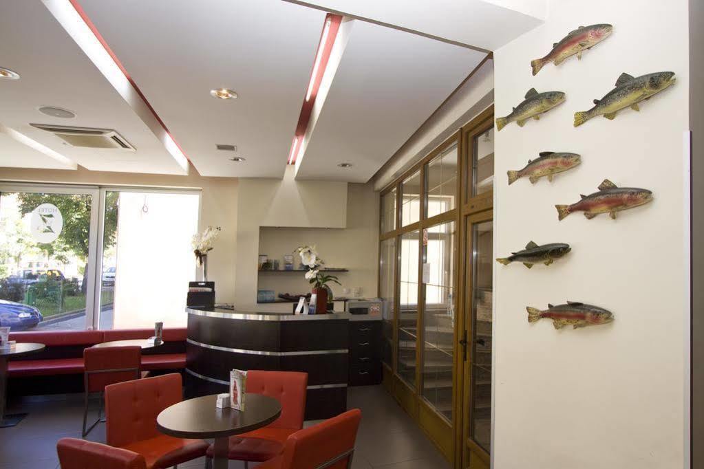 Hotel Zvonimir Otocsán Kültér fotó
